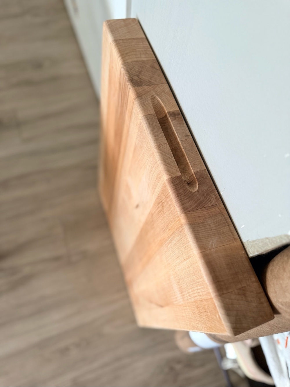 Wooden Cutting Board with Carry Handle - Natural